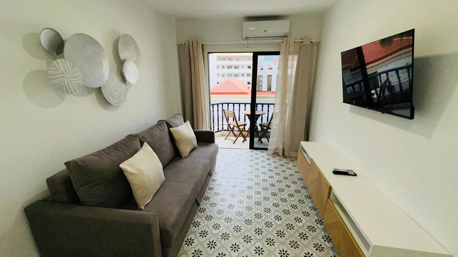 Central Flat Los Cristianos Square Guincho