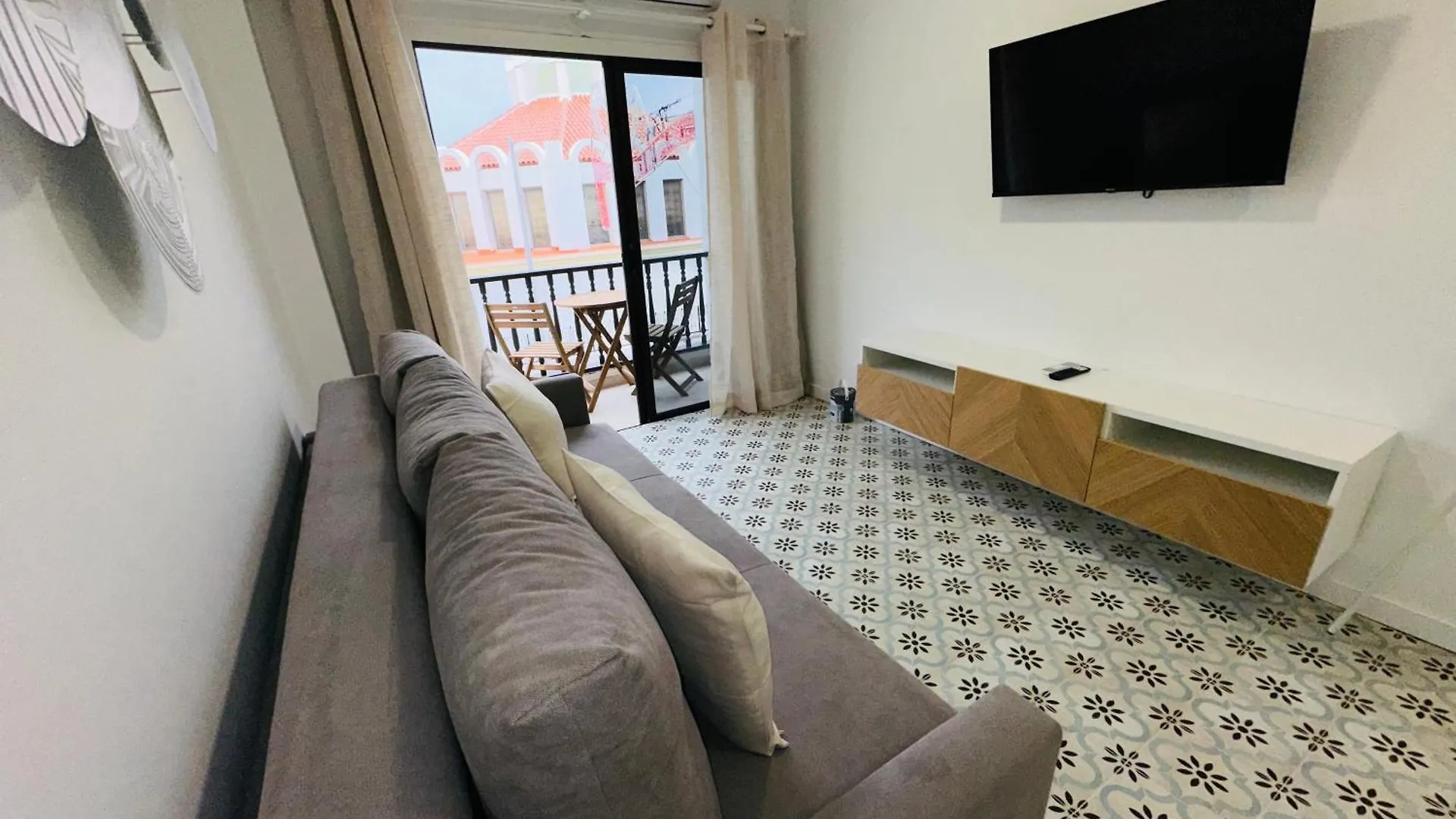 Central Flat Los Cristianos Square location